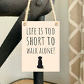 Minischild "Life is too short to walk alone"