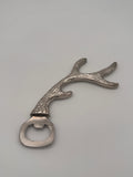 Flaschenöffner in Form eines Geweihes aus Metall (Aluminium/Stahl)