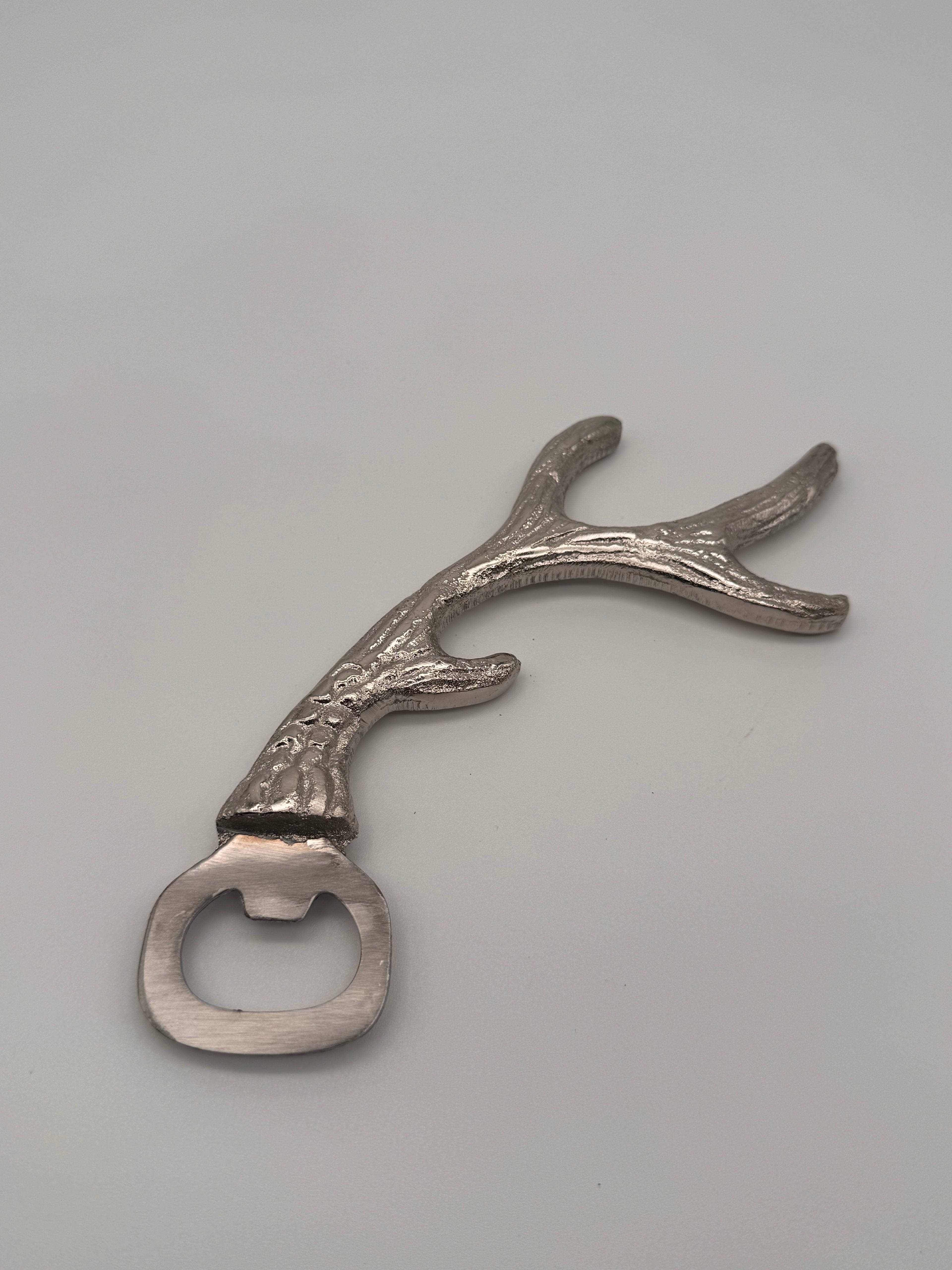 Flaschenöffner in Form eines Geweihes aus Metall (Aluminium/Stahl)