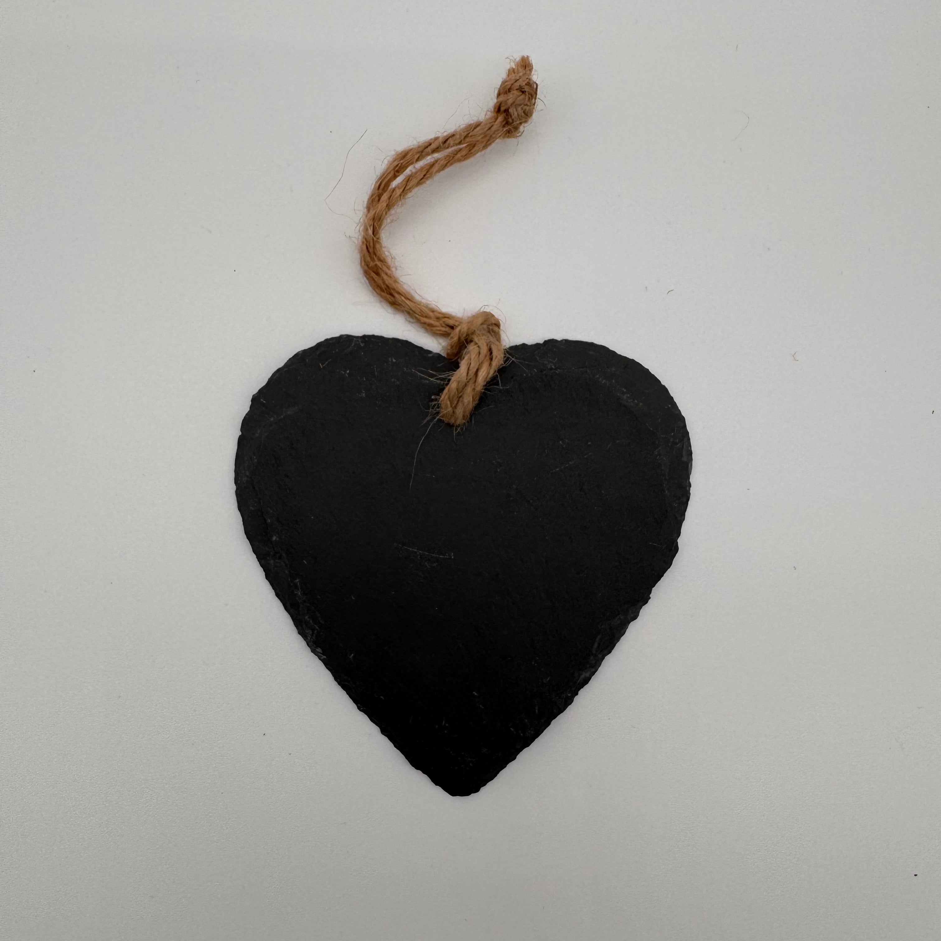 Schieferherz zum Aufhängen 10x10 cm - personalisierbar