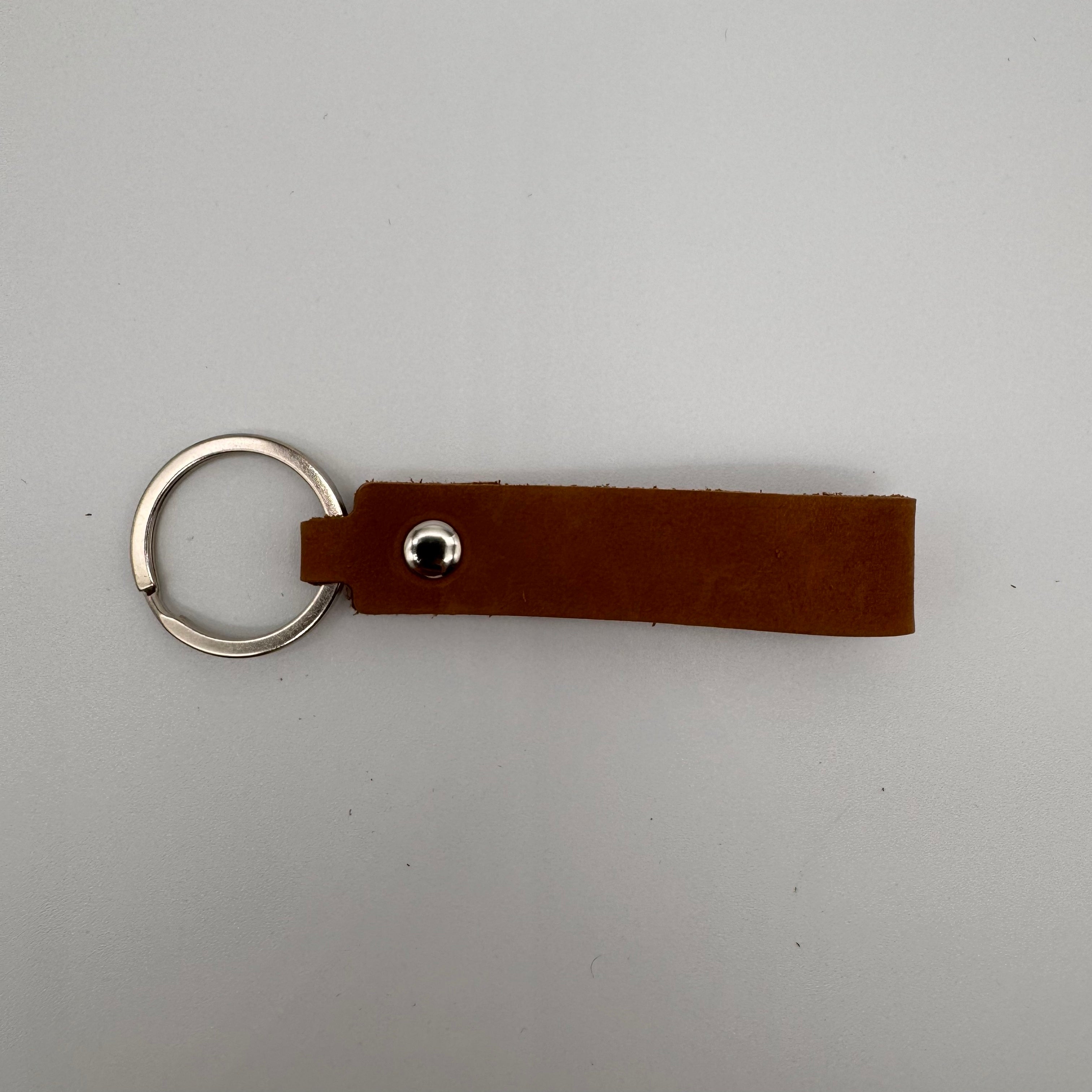 Schlüsselanhänger aus Echtleder braun – personalisierbar